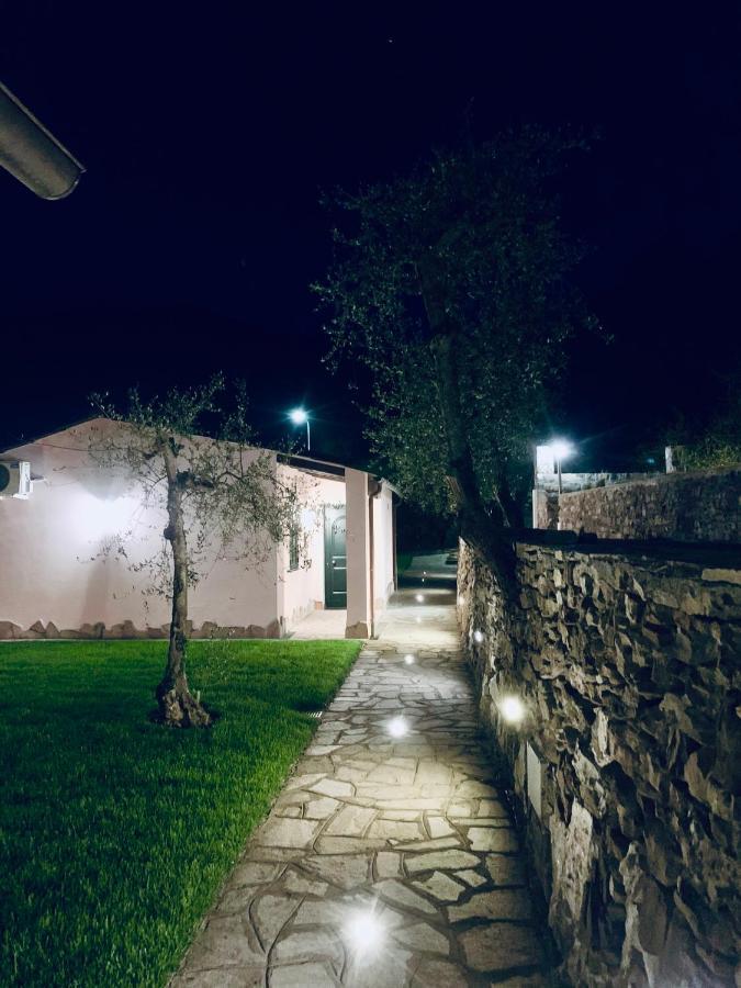 Casa Vacanze Gli Ulivi Borgomaro Luaran gambar