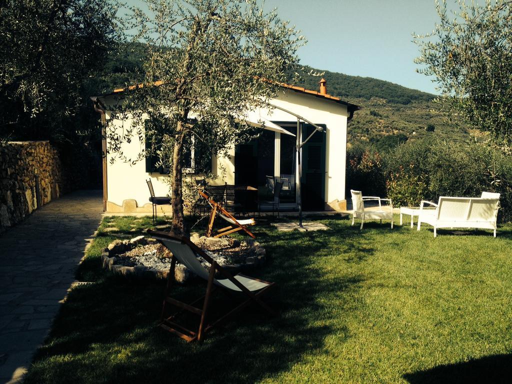 Casa Vacanze Gli Ulivi Borgomaro Bilik gambar