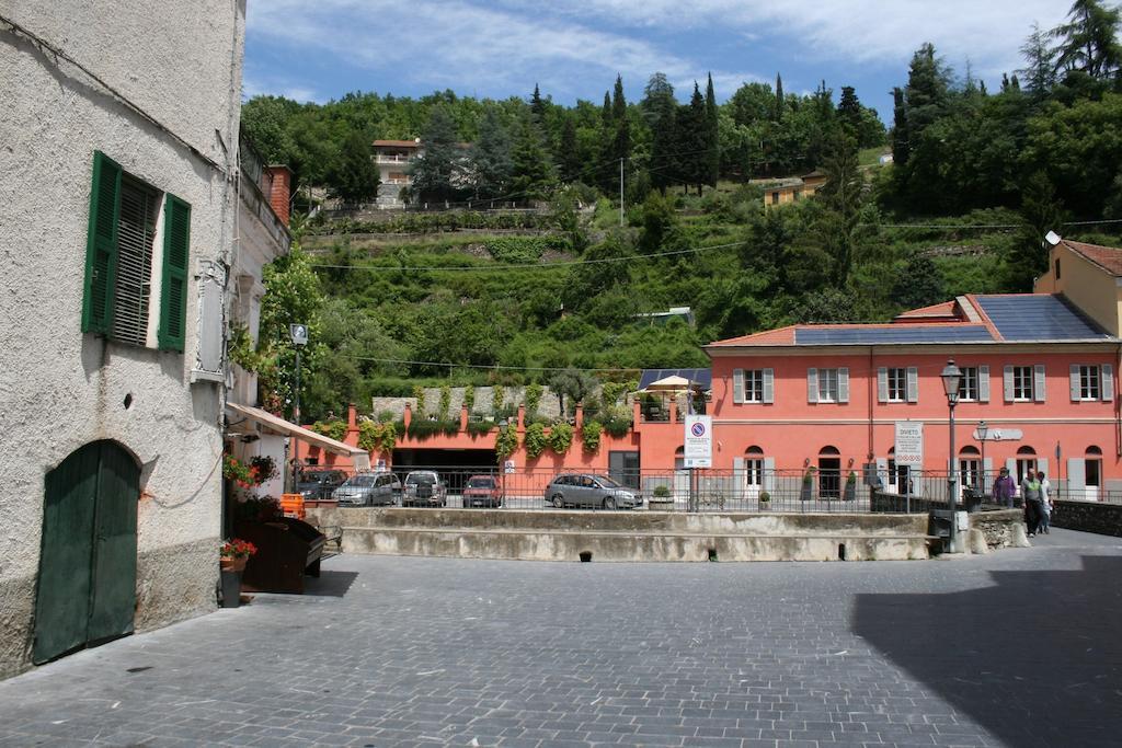 Casa Vacanze Gli Ulivi Borgomaro Bilik gambar